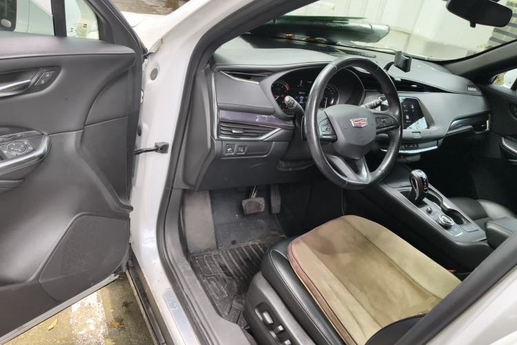 Used Cadillac XT4 2018 28T Two-Wheel Drive Tech Version Driver Seat