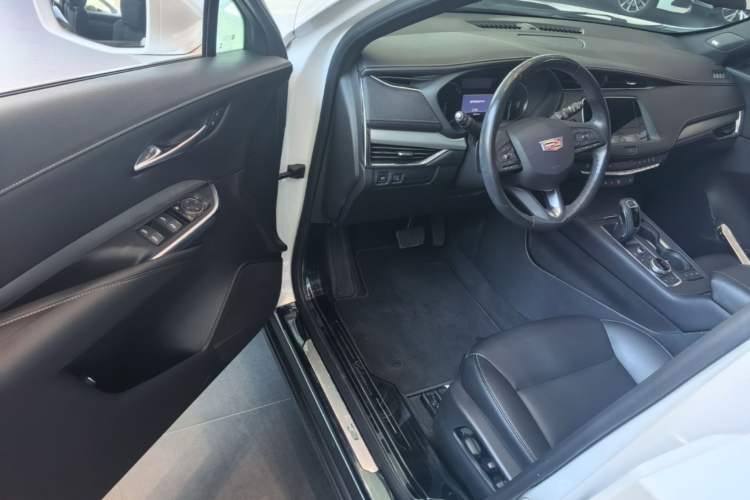 Used Cadillac XT4 2018 28T Two-Wheel Drive Leading Version Driver Seat
