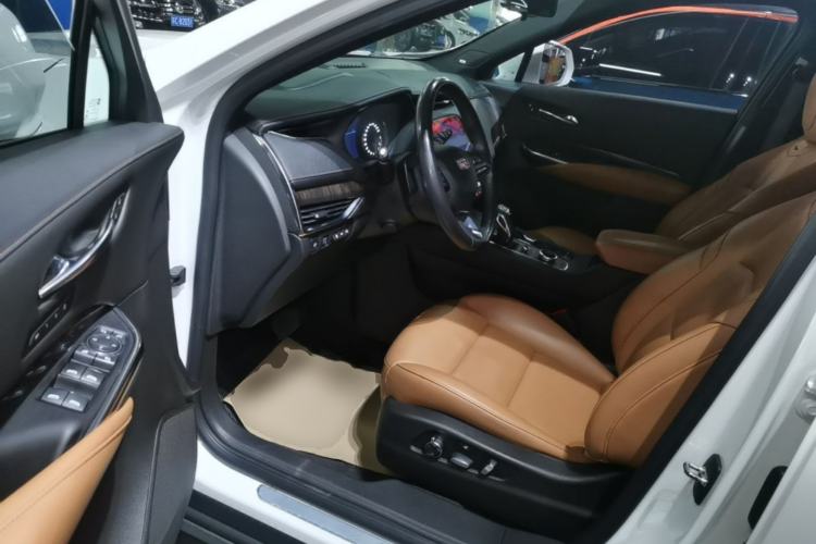Used Cadillac XT4 2018 28T 4x4 Platinum Edition Driver Seat