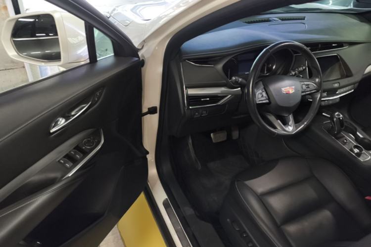 Used Cadillac XT4 2018 28T Two-Wheel-Drive Luxury Model Driver Seat