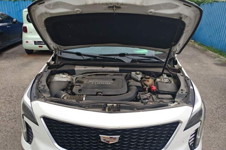 Used Cadillac XT4 2018 28T Two-Wheel Drive Luxury Sport Model Engine Bay