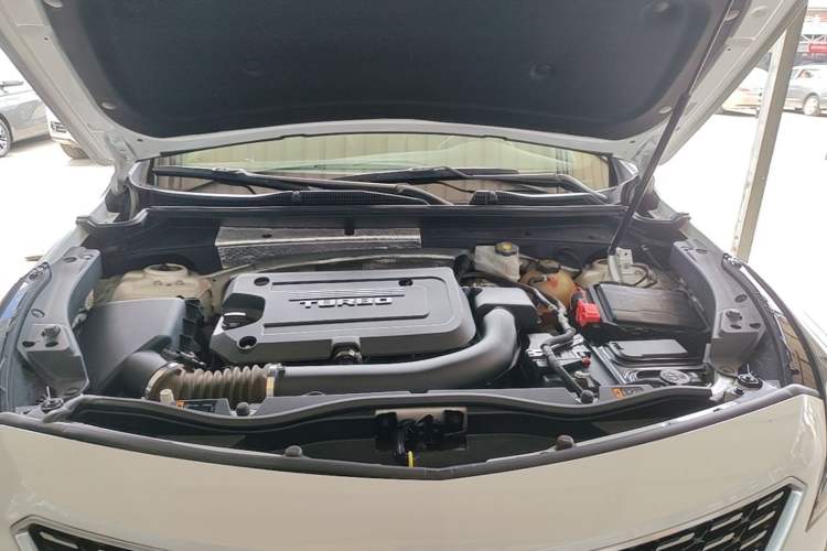 Used Cadillac XT4 2018 28T Two-Wheel-Drive Luxury Model Engine Bay