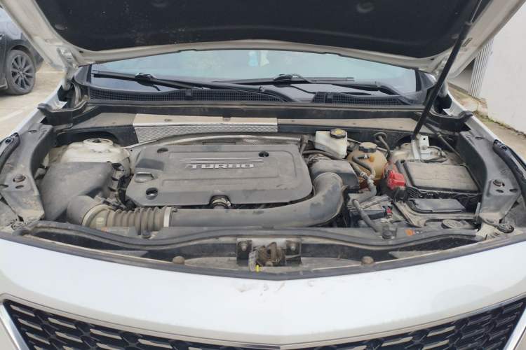 Used Cadillac XT4 2018 28T Two-Wheel-Drive Luxury Model Engine Bay