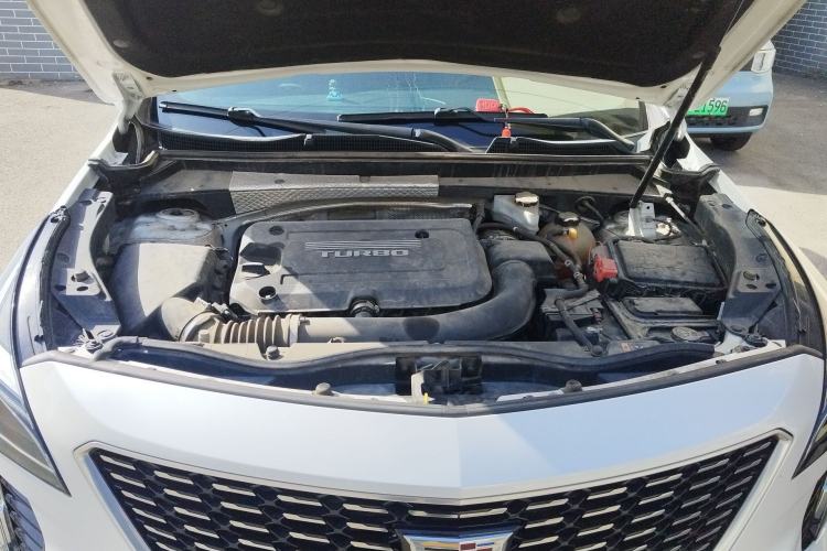 Used Cadillac XT4 2018 28T Two-Wheel-Drive Luxury Model Engine Bay