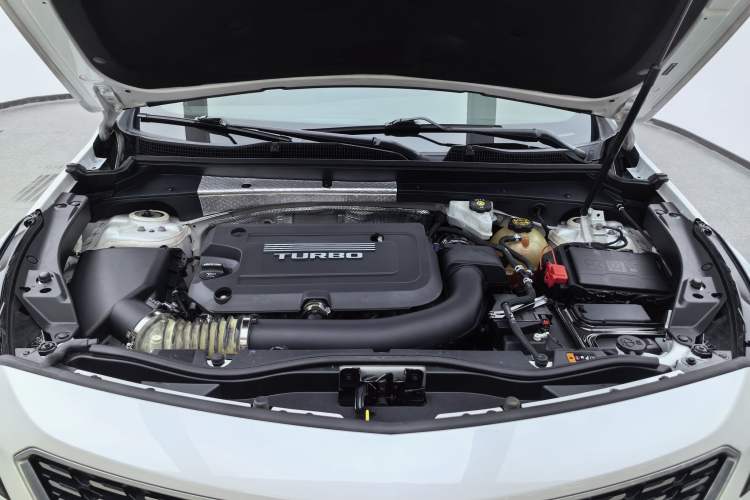 Used Cadillac XT4 2018 28T Two-Wheel-Drive Luxury Model Engine Bay