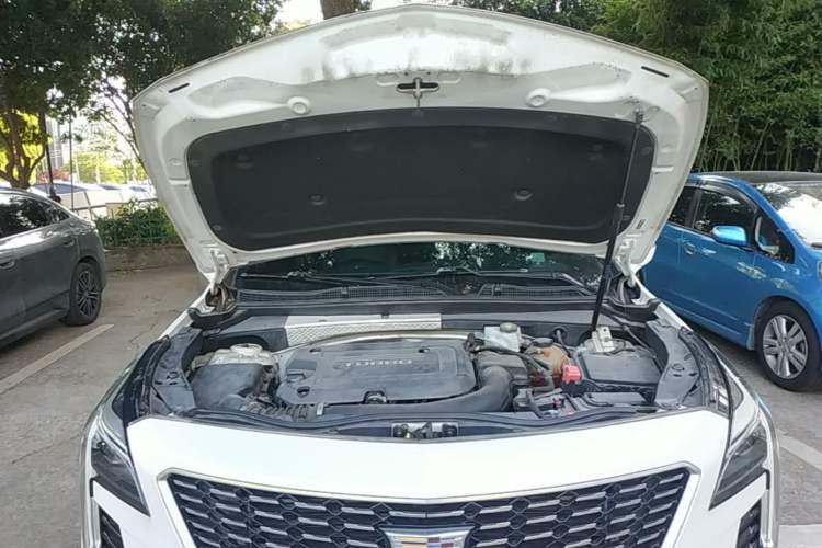 Used Cadillac XT4 2018 28T Four-Wheel Drive Leading Model Engine Bay