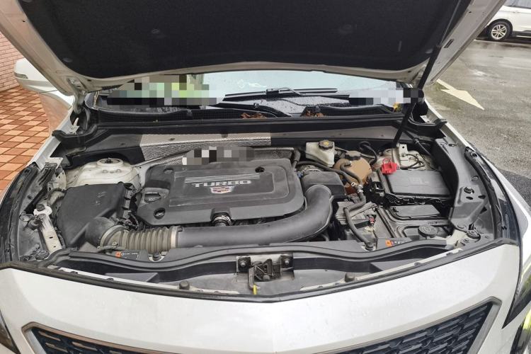 Used Cadillac XT4 2018 28T Two-Wheel-Drive Luxury Model Engine Bay