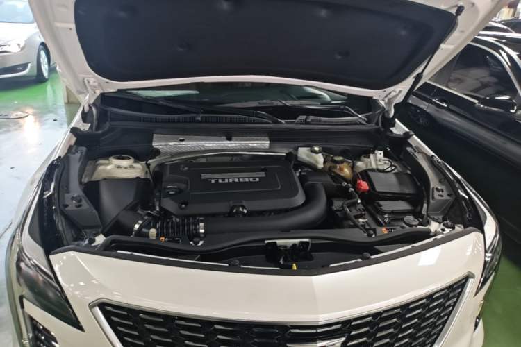 Used Cadillac XT4 2018 28T 4x4 Platinum Edition Engine Bay