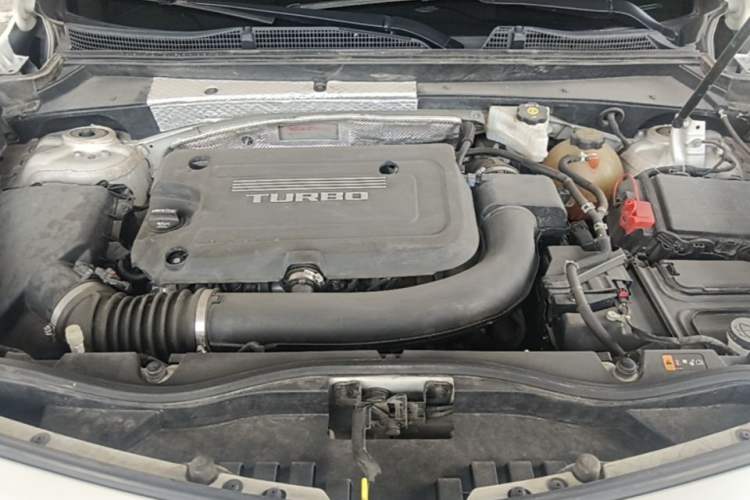Used Cadillac XT4 2018 28T Two-Wheel-Drive Luxury Model Engine Bay