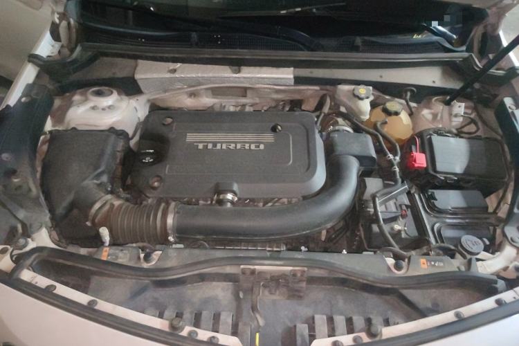 Used Cadillac XT4 2018 28T Two-Wheel-Drive Luxury Model Engine Bay