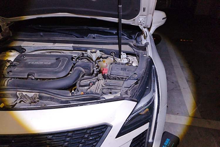 Used Cadillac XT4 2018 28T 4x4 Platinum Edition Engine Bay Left