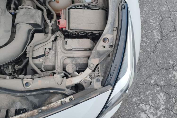 Used Cadillac XT4 2018 28T Two-Wheel Drive Tech Version Engine Bay Left