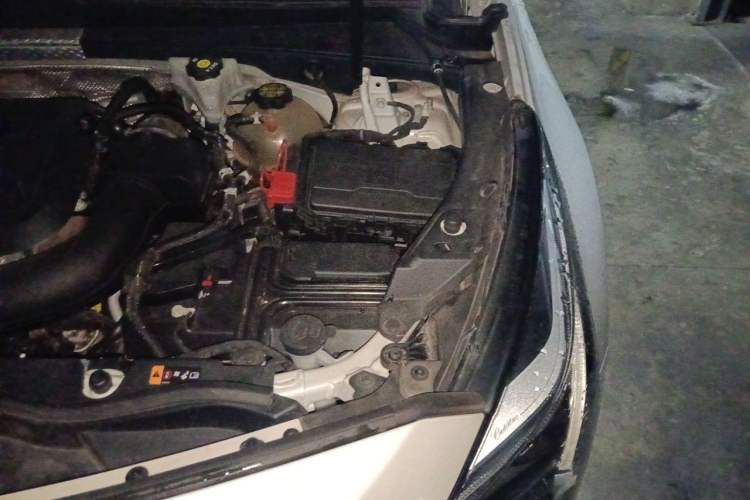 Used Cadillac XT4 2018 28T Two-Wheel Drive Tech Version Engine Bay Left