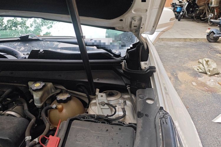 Used Cadillac XT4 2018 28T Two-Wheel Drive Tech Version Engine Bay Left