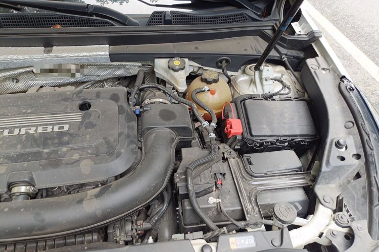 Used Cadillac XT4 2018 28T Two-Wheel-Drive Luxury Model Engine Bay Left