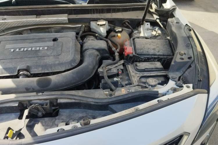 Used Cadillac XT4 2018 28T Two-Wheel-Drive Luxury Model Engine Bay Left