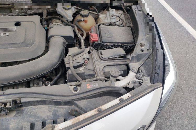 Used Cadillac XT4 2018 28T Two-Wheel Drive Tech Version Engine Bay Left