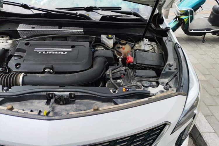 Used Cadillac XT4 2018 28T Two-Wheel Drive Tech Version Engine Bay Left