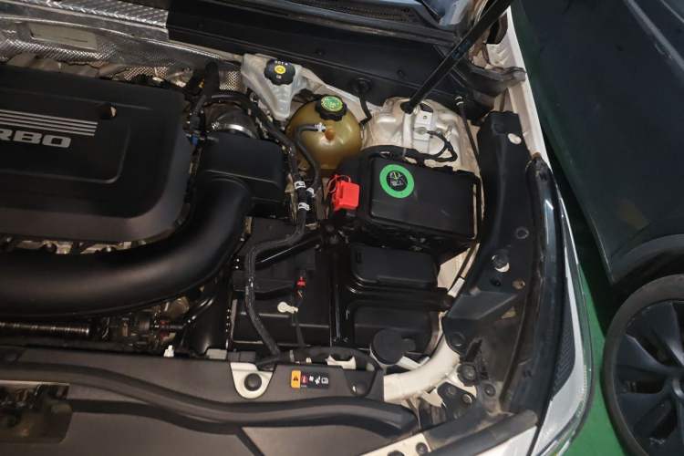 Used Cadillac XT4 2018 28T Two-Wheel Drive Leading Version Engine Bay Left