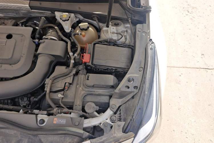 Used Cadillac XT4 2018 28T Two-Wheel Drive Leading Version Engine Bay Left