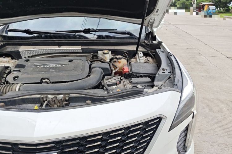 Used Cadillac XT4 2018 28T Two-Wheel Drive Tech Version Engine Bay Left