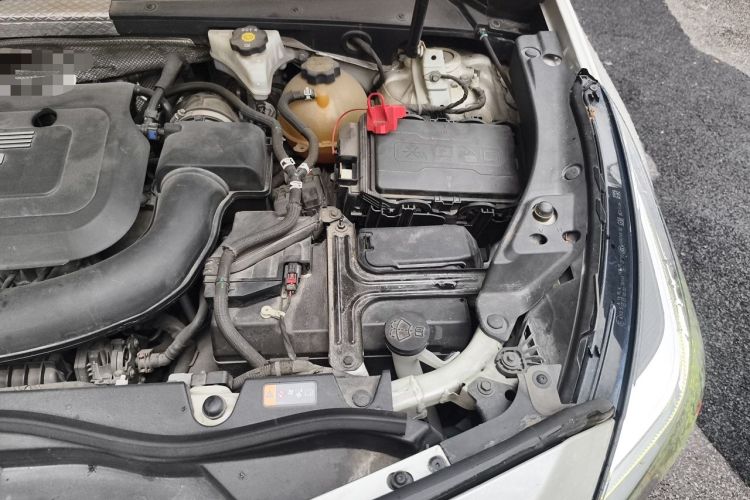 Used Cadillac XT4 2018 28T Two-Wheel-Drive Luxury Model Engine Bay Left