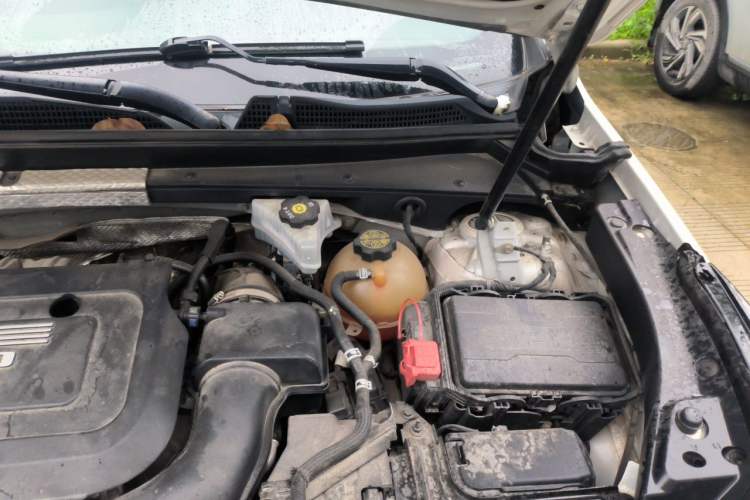 Used Cadillac XT4 2018 28T Two-Wheel Drive Leading Version Engine Bay Left