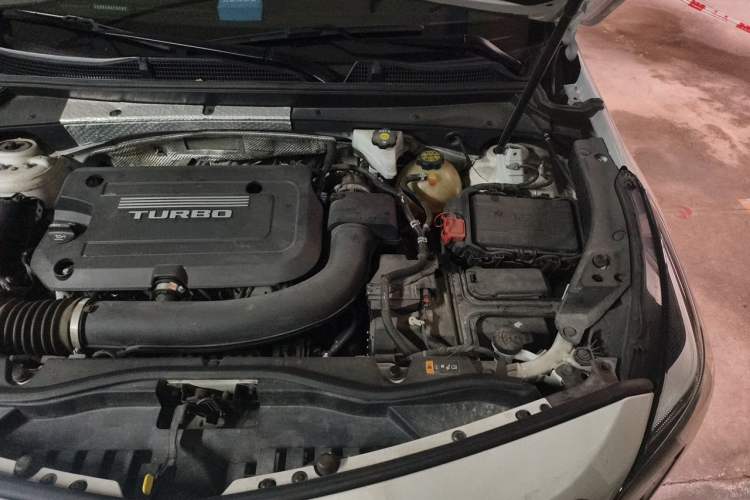 Used Cadillac XT4 2018 28T Two-Wheel-Drive Luxury Model Engine Bay Left