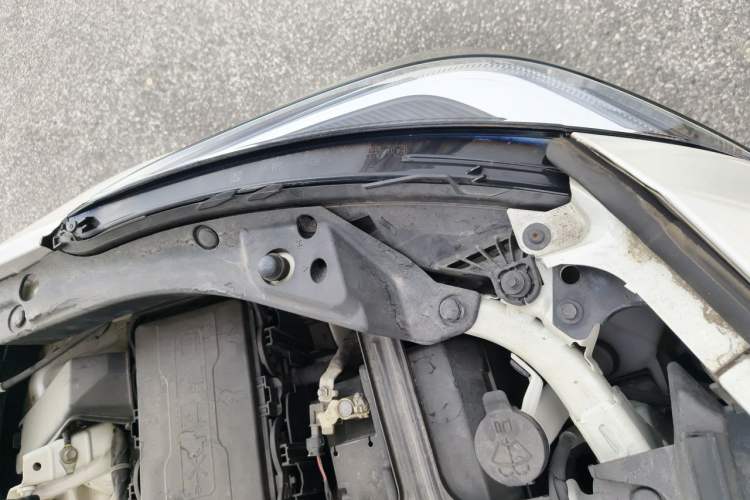 Used Cadillac XT4 2018 28T Two-Wheel Drive Tech Version Engine Bay Left