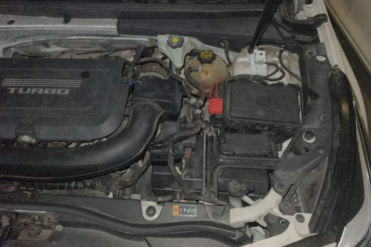 Used Cadillac XT4 2018 28T Two-Wheel Drive Leading Version Engine Bay Left