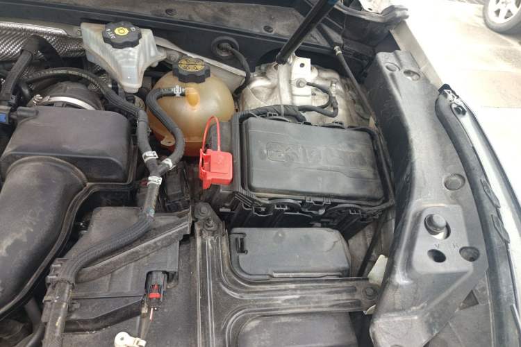 Used Cadillac XT4 2018 28T Two-Wheel Drive Leading Version Engine Bay Left