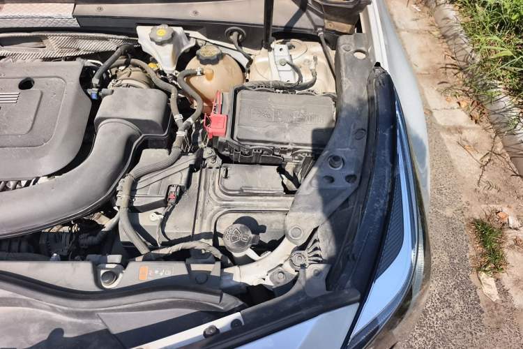 Used Cadillac XT4 2018 28T Two-Wheel Drive Leading Sport Model Engine Bay Left