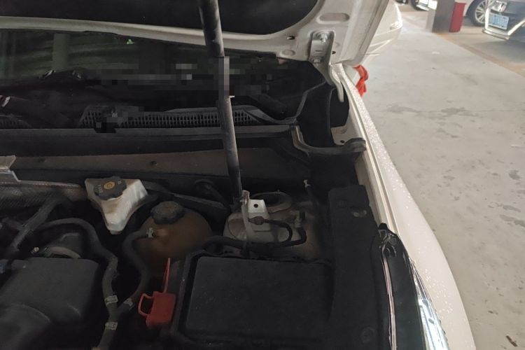 Used Cadillac XT4 2018 28T Two-Wheel Drive Luxury Sport Model Engine Bay Left