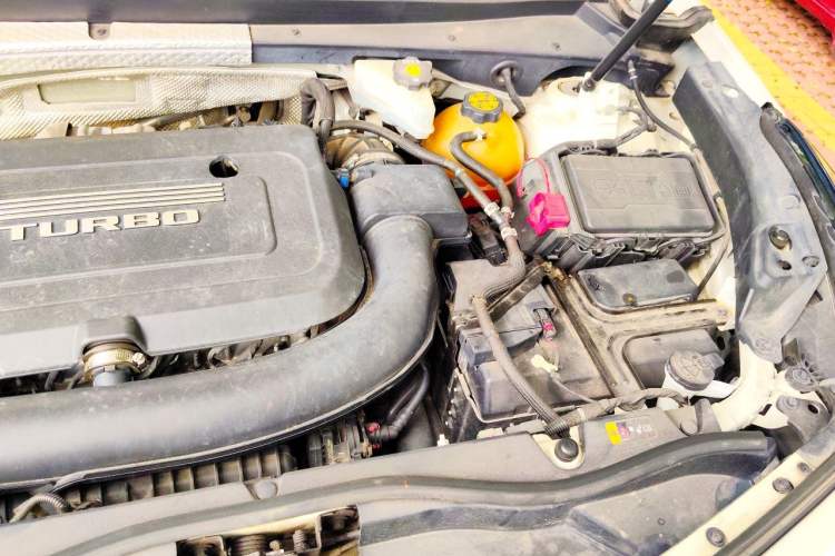 Used Cadillac XT4 2018 28T Two-Wheel Drive Leading Version Engine Bay Left