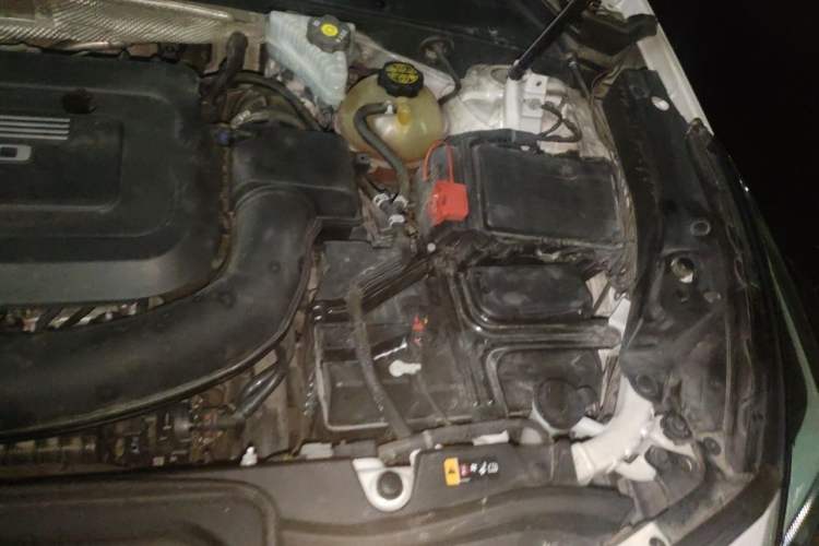 Used Cadillac XT4 2018 28T Two-Wheel Drive Tech Version Engine Bay Left