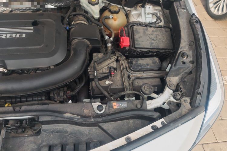 Used Cadillac XT4 2018 28T Two-Wheel-Drive Luxury Model Engine Bay Left