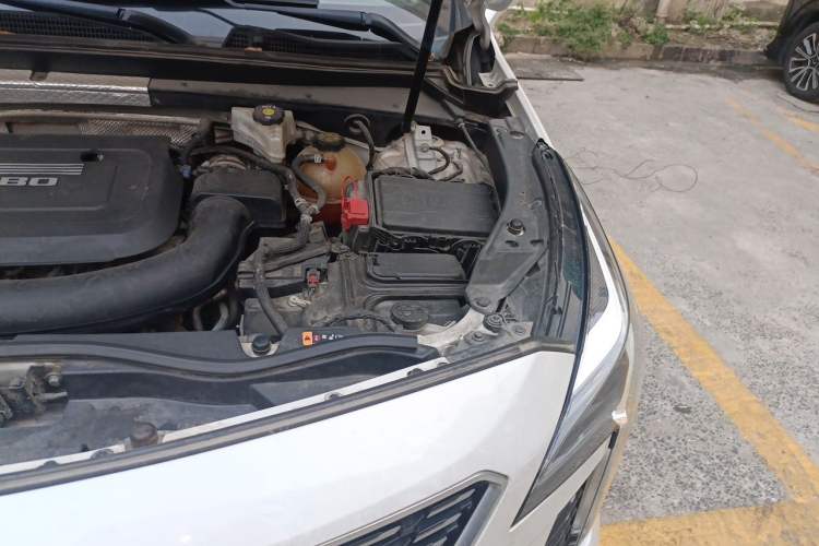 Used Cadillac XT4 2018 28T Two-Wheel Drive Tech Version Engine Bay Left