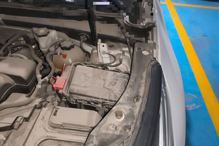 Used Cadillac XT4 2018 28T Two-Wheel-Drive Luxury Model Engine Bay Left