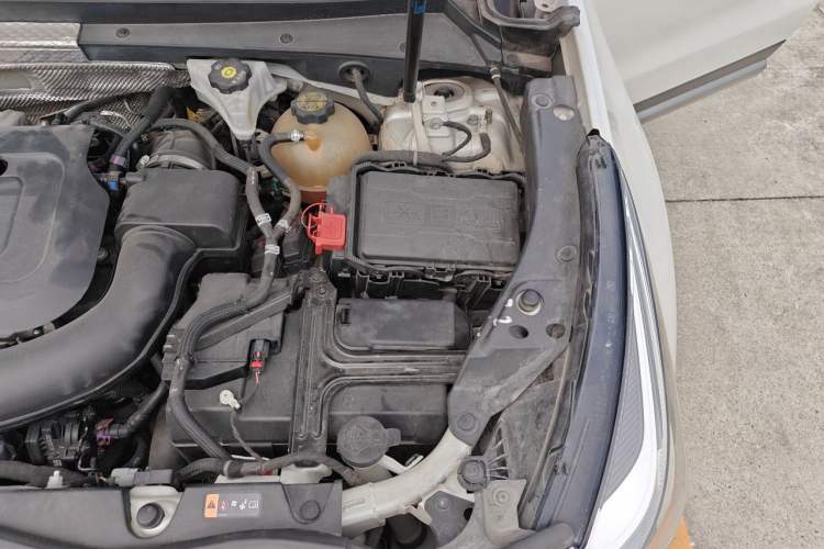 Used Cadillac XT4 2018 28T 4x4 Platinum Edition Engine Bay Left