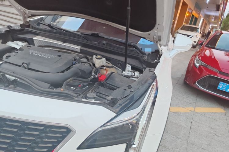 Used Cadillac XT4 2018 28T Two-Wheel Drive Tech Version Engine Bay Left