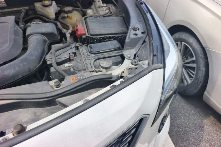 Used Cadillac XT4 2018 28T Two-Wheel Drive Leading Version Engine Bay Left