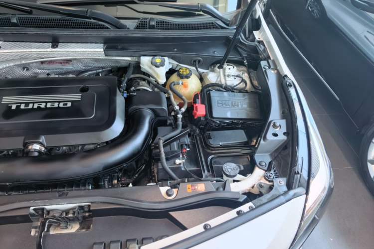 Used Cadillac XT4 2018 28T Two-Wheel Drive Leading Version Engine Bay Left