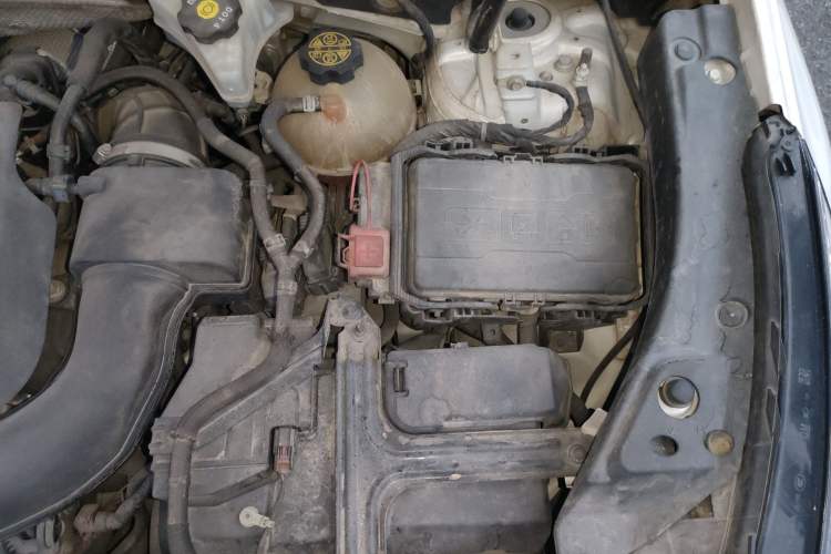 Used Cadillac XT4 2018 28T Two-Wheel Drive Tech Version Engine Bay Left