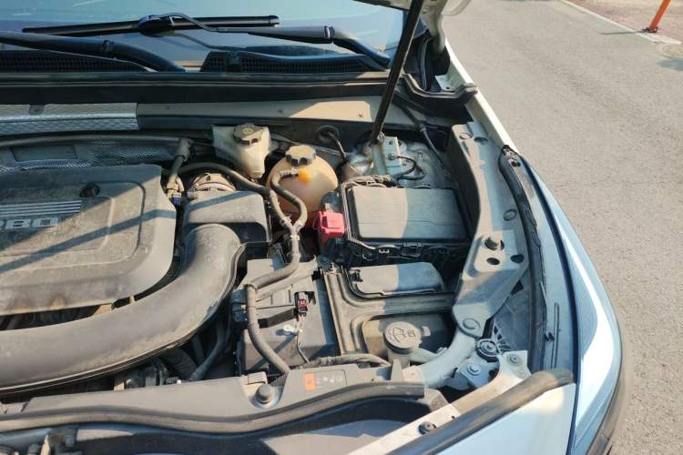 Used Cadillac XT4 2018 28T Two-Wheel Drive Leading Version Engine Bay Left