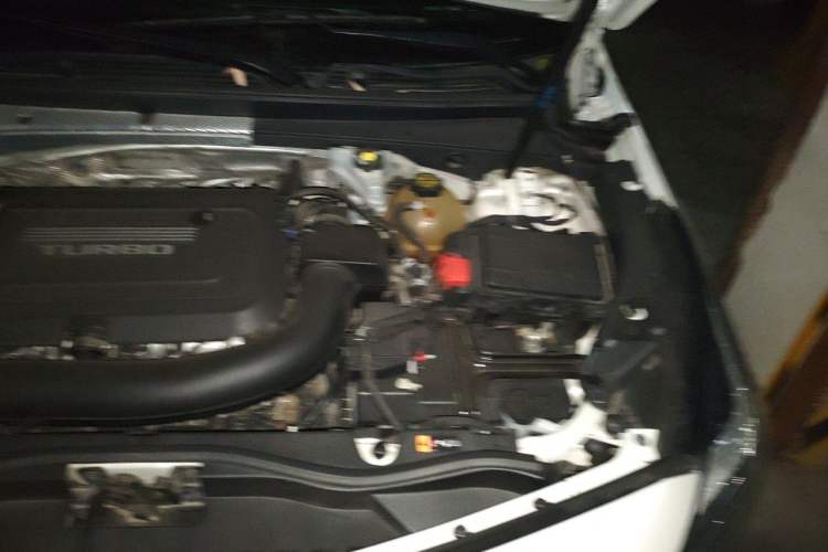 Used Cadillac XT4 2018 28T Two-Wheel Drive Tech Version Engine Bay Left