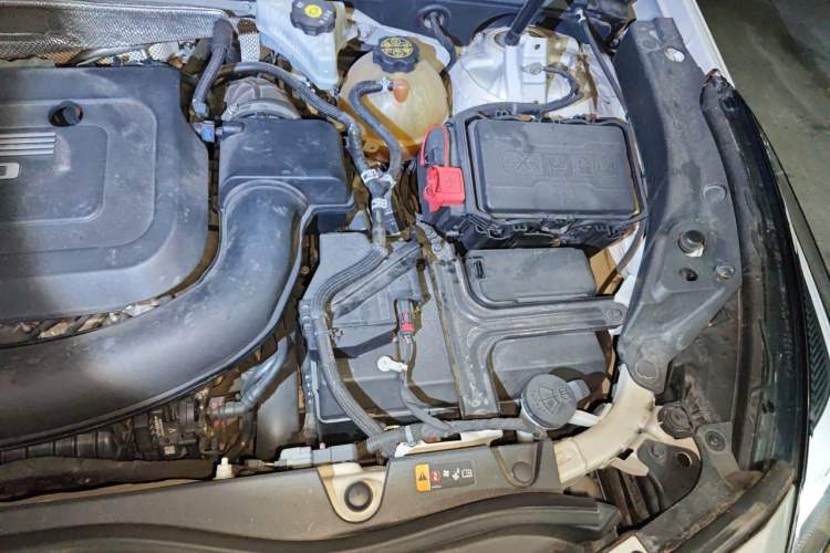 Used Cadillac XT4 2018 28T Two-Wheel Drive Leading Version Engine Bay Left