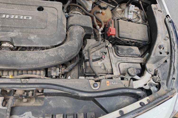 Used Cadillac XT4 2018 28T Two-Wheel-Drive Luxury Model Engine Bay Left
