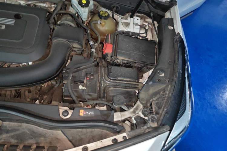 Used Cadillac XT4 2018 28T Two-Wheel Drive Leading Version Engine Bay Left