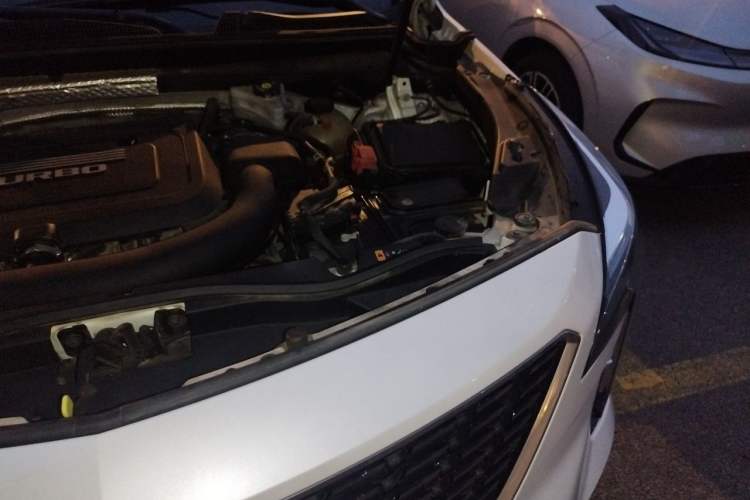 Used Cadillac XT4 2018 28T Two-Wheel Drive Leading Version Engine Bay Left