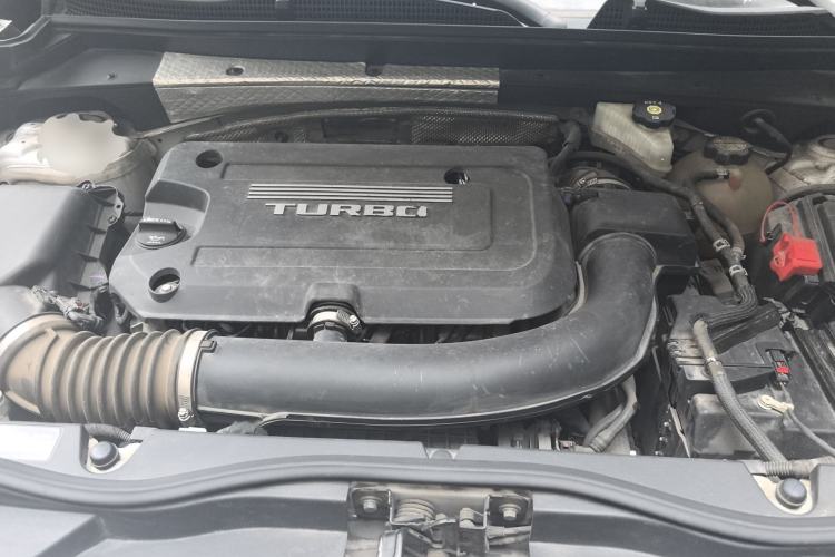 Used Cadillac XT4 2018 28T Two-Wheel-Drive Luxury Model Engine Bay